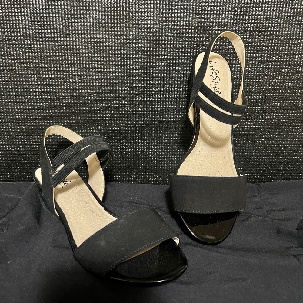 Life Stride Women's Elegant Black Sandals